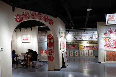 指尖技艺焕新生 陕西定边社区剪纸工厂的产业化探索